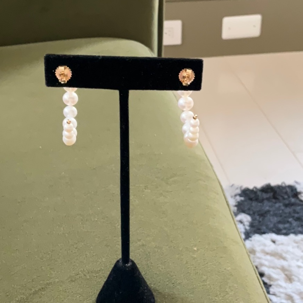 Elegant Pearl Hoop Earrings - Picture 6 of 8